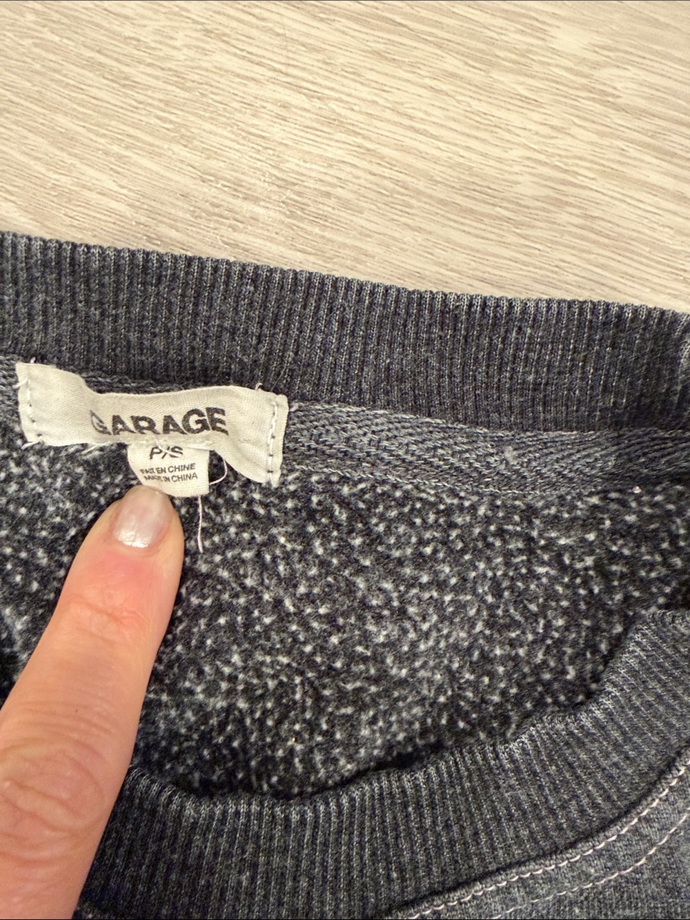 Garage petite small Los Angeles Cropped Crewneck Sweatshirt - Black with Pink - Picture 2 of 3
